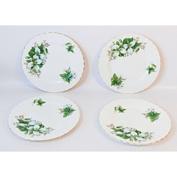 Vintage Set of 4 Royal Albert Bread Plates Trillium Pattern Made in England Bone - Picture 1 of 5